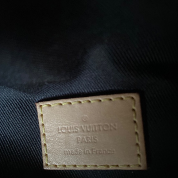 Louis Vuitton Bumbag - Picture 5 of 14